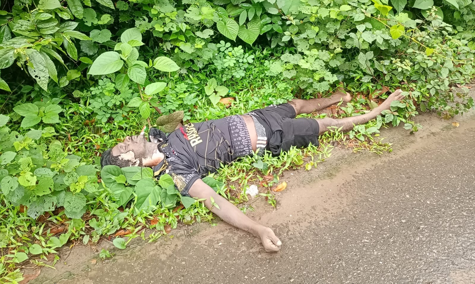 টাঙ্গাইল ময়মনসিংহ আঞ্চলিক  মহাসড়কে বিদ্যুৎস্পৃষ্ট হয়ে যুবকের মৃত্যু